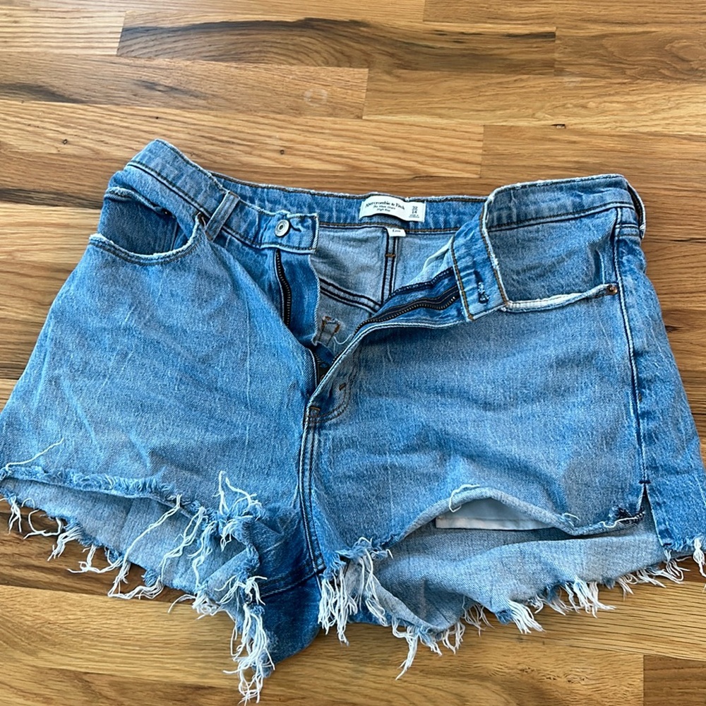 Abercrombie high rise mom short